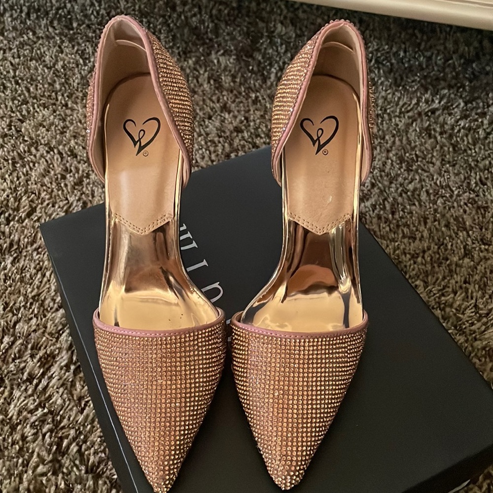 Closed toe heels